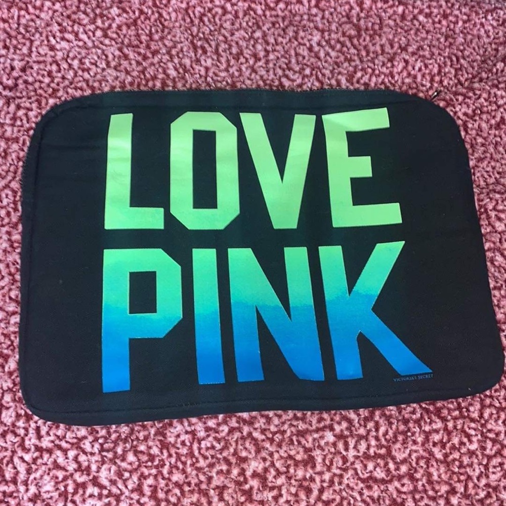 VS Pink laptop sleeve